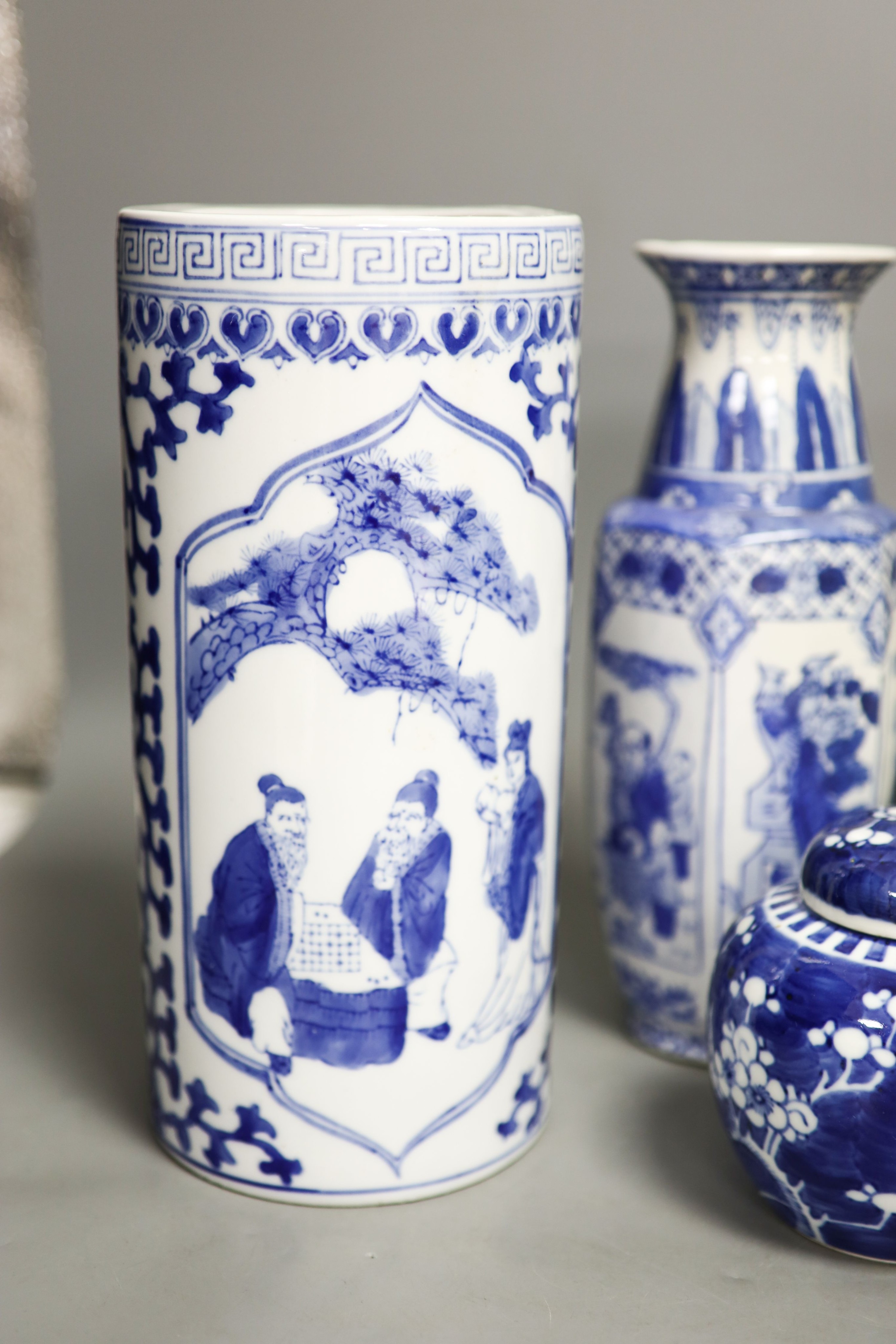 A group of seven Chinese blue and white porcelain vases and jars, 19th/20th century, and three wood stands 27cm